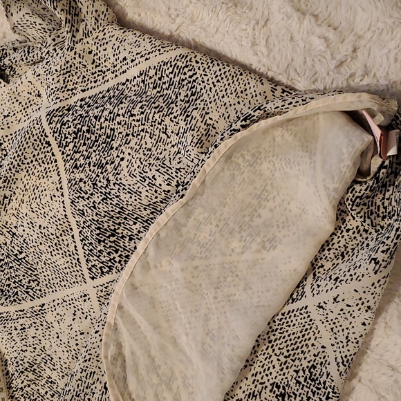 Juicy Couture cold shoulder shirt - Picture 6 of 8